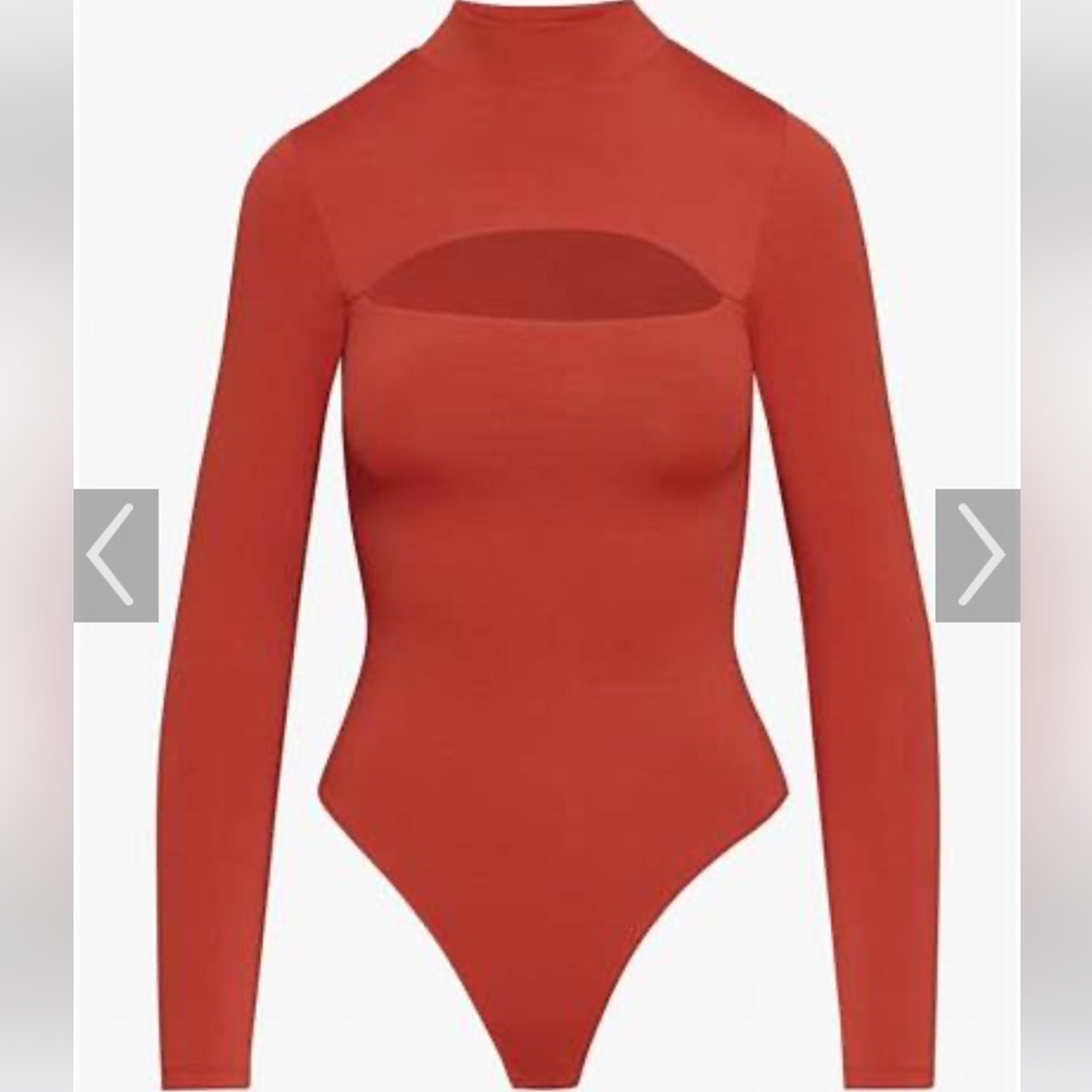 Aritzia Babaton Varo Long Sleeve Seamless Bodysuit Size M - Picture 1 of 10